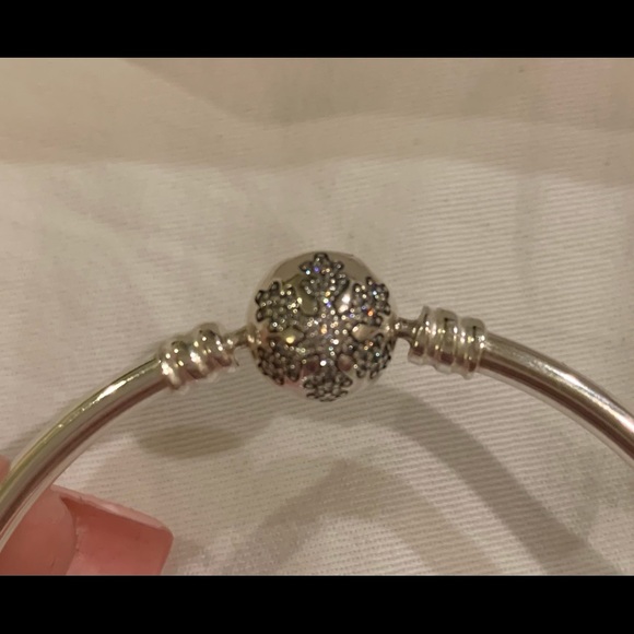 Authentic Pandora Bangle Unique Snowflake - Picture 4 of 5